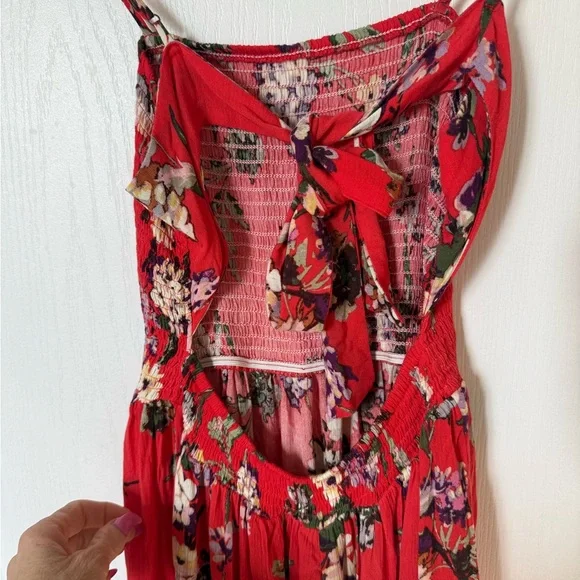 Super cute backless sundress - Picture 3 of 6